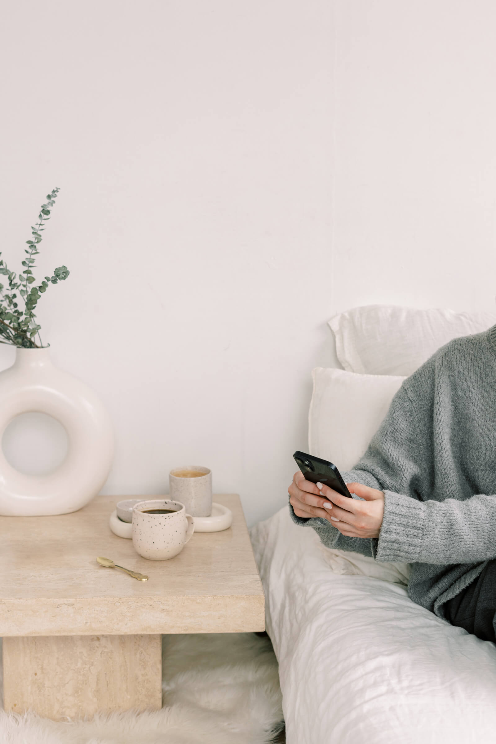 Woman search for vision board ideas on her phone